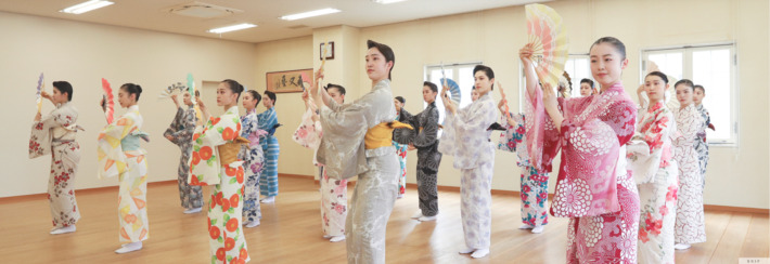 Takarazuka Revue
Japanese culture
Takarazuka Music School