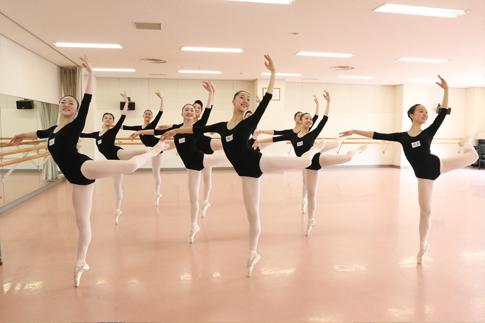 Takarazuka Revue
Japanese culture
Takarazuka Music School