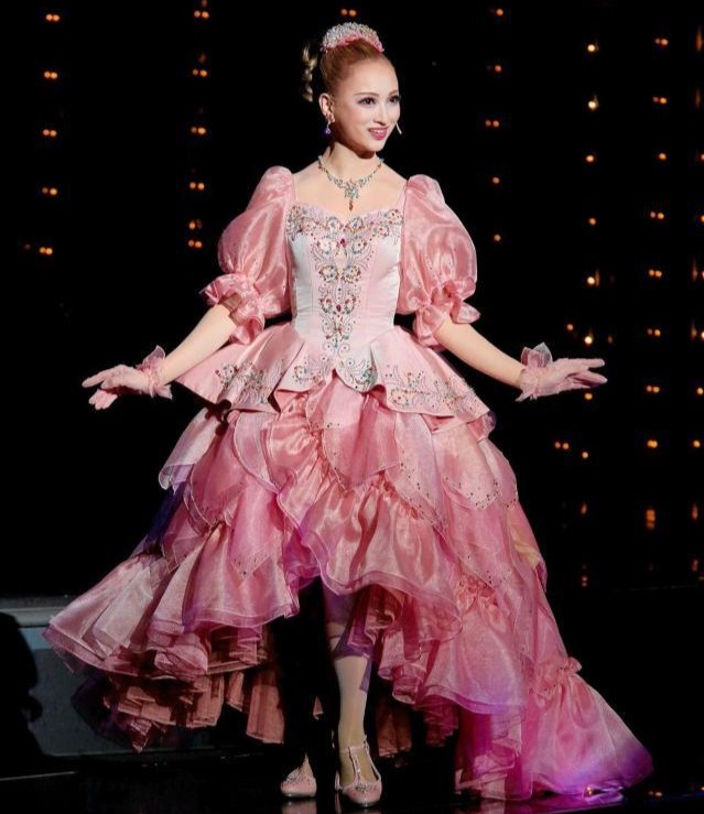 Takarazuka Revue
Japanese culture