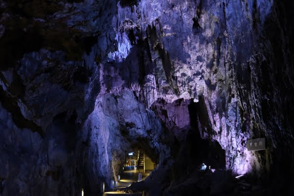 Ryusendo Cave (Iwate)
Hidden Gems of Japan