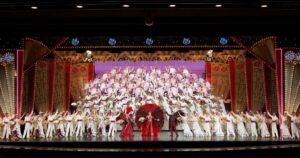 宝塚歌劇 とは？日本文化を代表する女性だけの夢の舞台ガイド