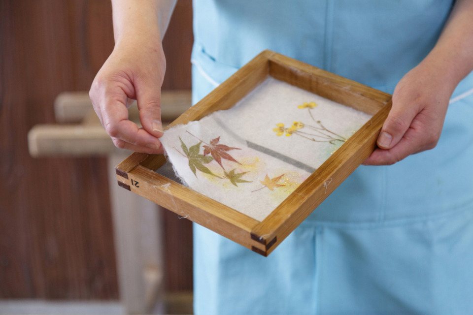 和紙　日本文化　日本の伝統　紙漉き