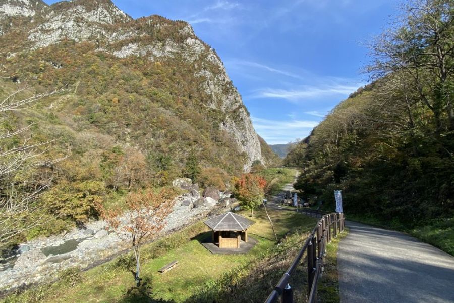 日本の 秘境　小滝川ヒスイ峡